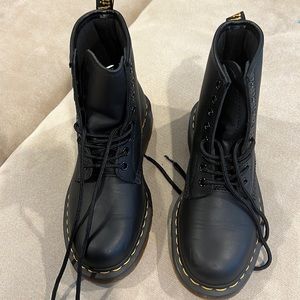 Worn ONCE Doc Martens 1480 Unisex Black Boots in Womens size 6.